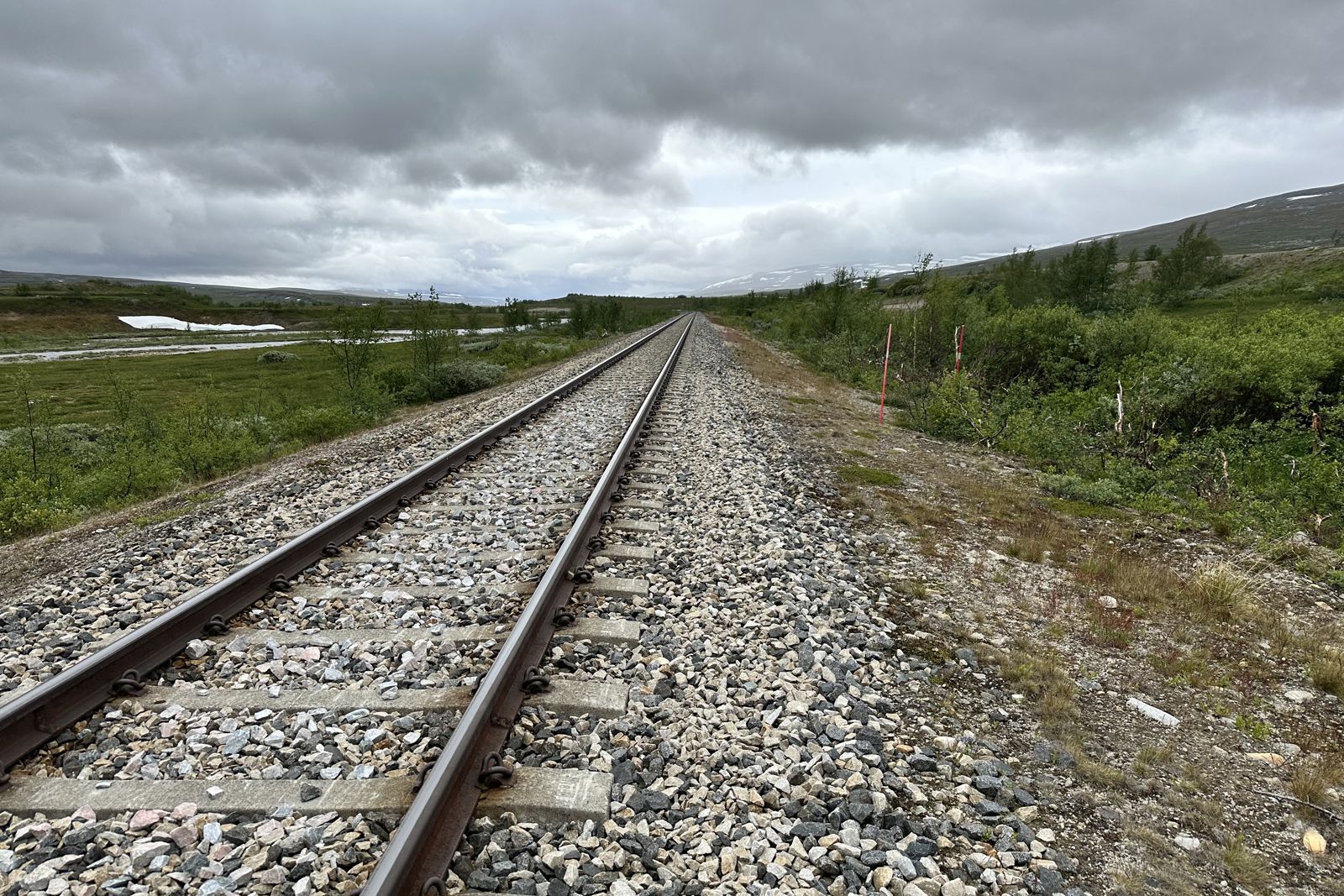 Illustrasjonsbilde som viser jernbanespor over Saltfjellet på somemrstid