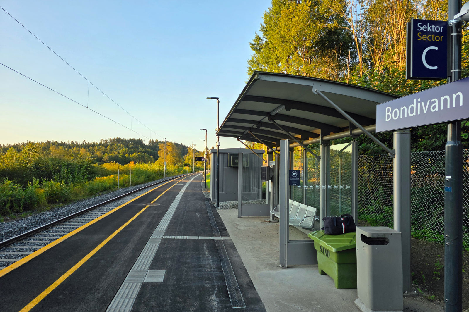 Bilde av plattformen på Bondivann holdeplass