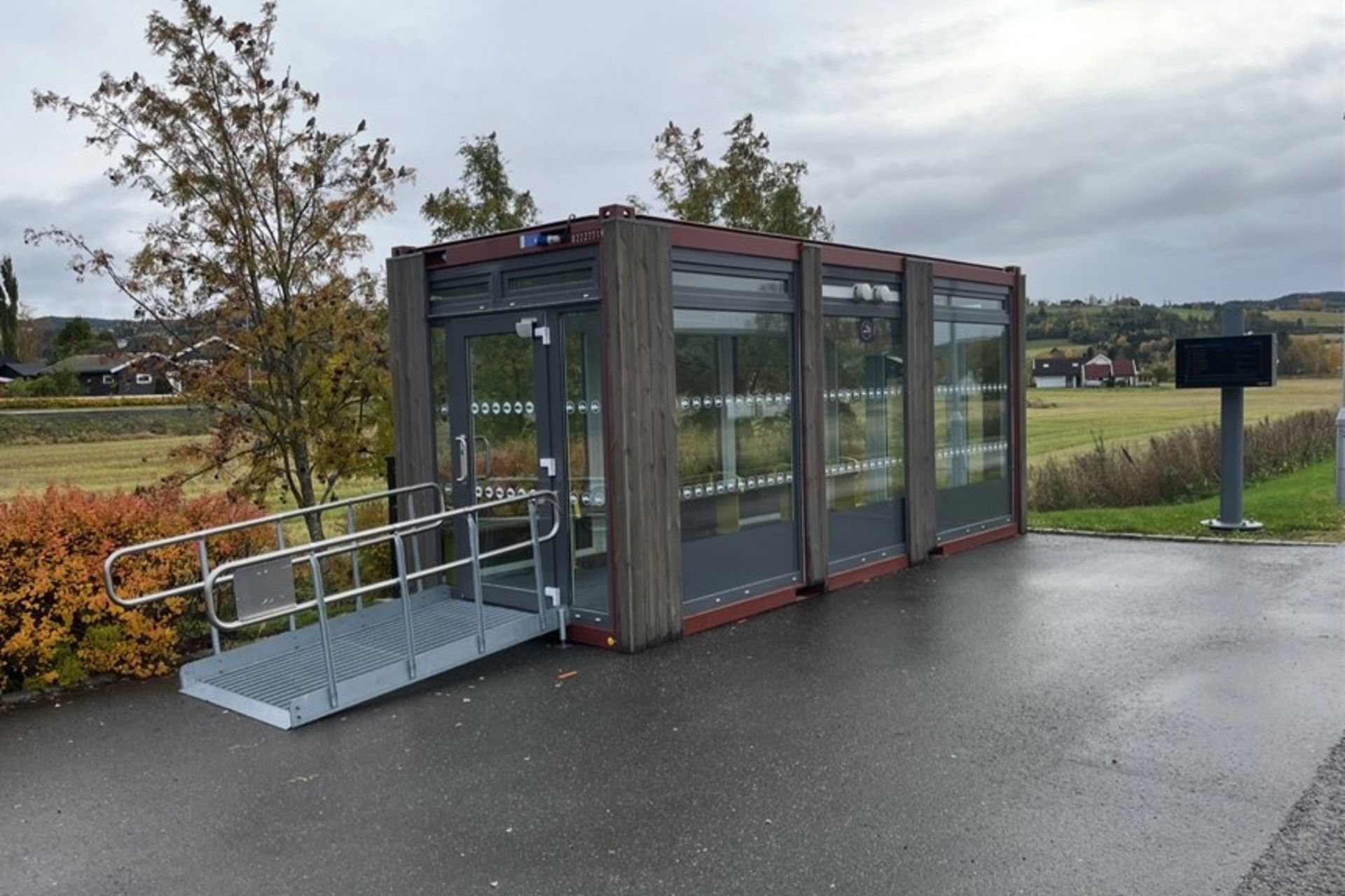 Bergsgrav holdeplass har leskur