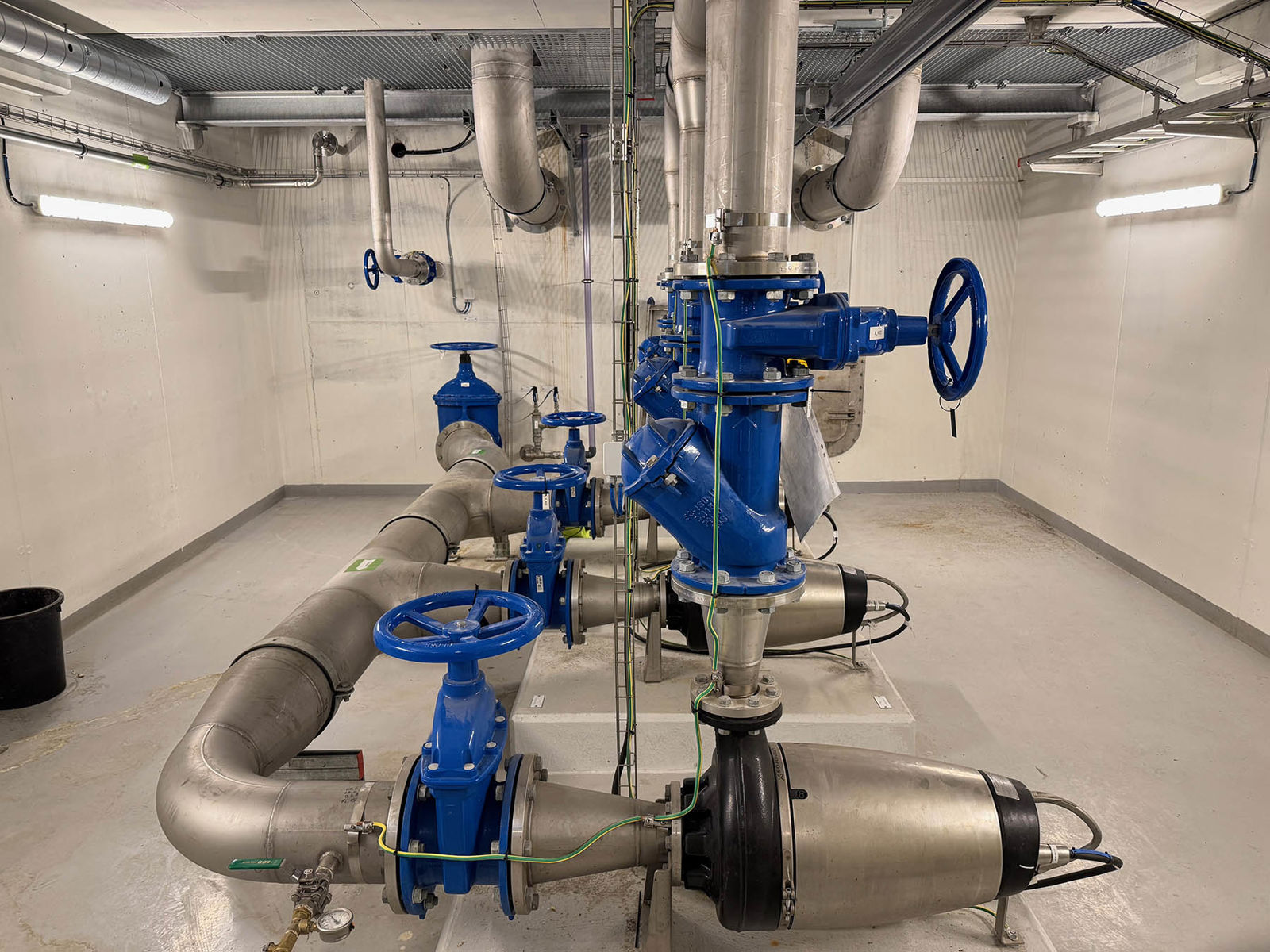 Tre pumper i pumpestasjonen