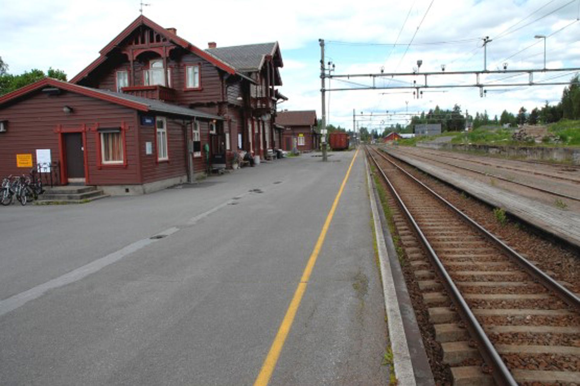Eksteriørbilde av Jaren stasjon